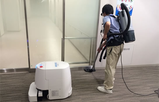 人とロボットによるハイブリッド清掃システムのイメージ